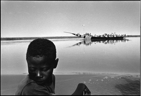 Kadir van Lohuizen: Niger - ocean to ocean (West Africa, 1996)The brown God runs from Guinee, very c