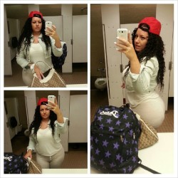 elkestallion:  Early AM #Airport flow… #NYC bound… #drugs @hozeamassiah #applecakes  NY could use some Elke.