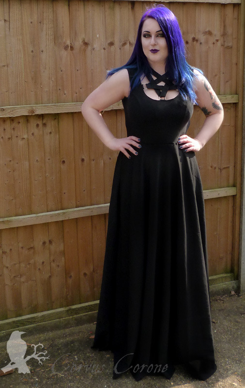 corvuscoronefashion-photography:  haus-of-grotesque:  Black jersey summer dresses,