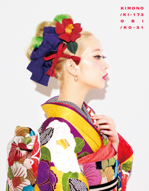 AMIAYA×紅一点 Furisode collectionThose hairstylings are a very nice twist on classic hair ornaments