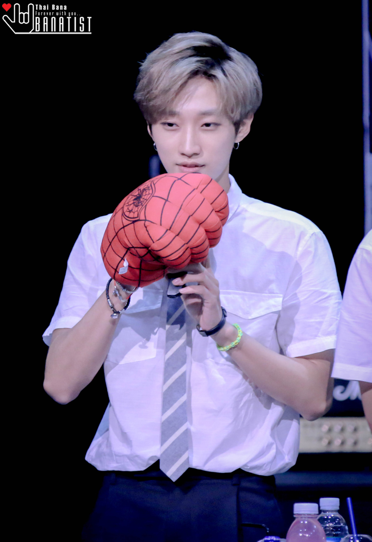 dreadesu:  banatist:  140724 홍대 팬싸인회 JINYOUNG   dear….God……