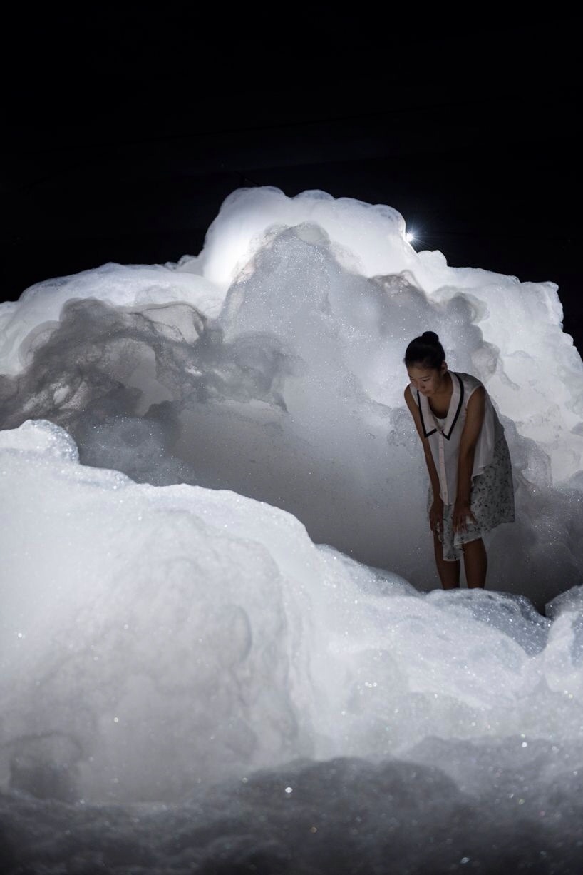 iv-ogue:   badass-bharat-deafmuslim-artista:  paintdeath:  Kohei Nawa forms a cloud-like