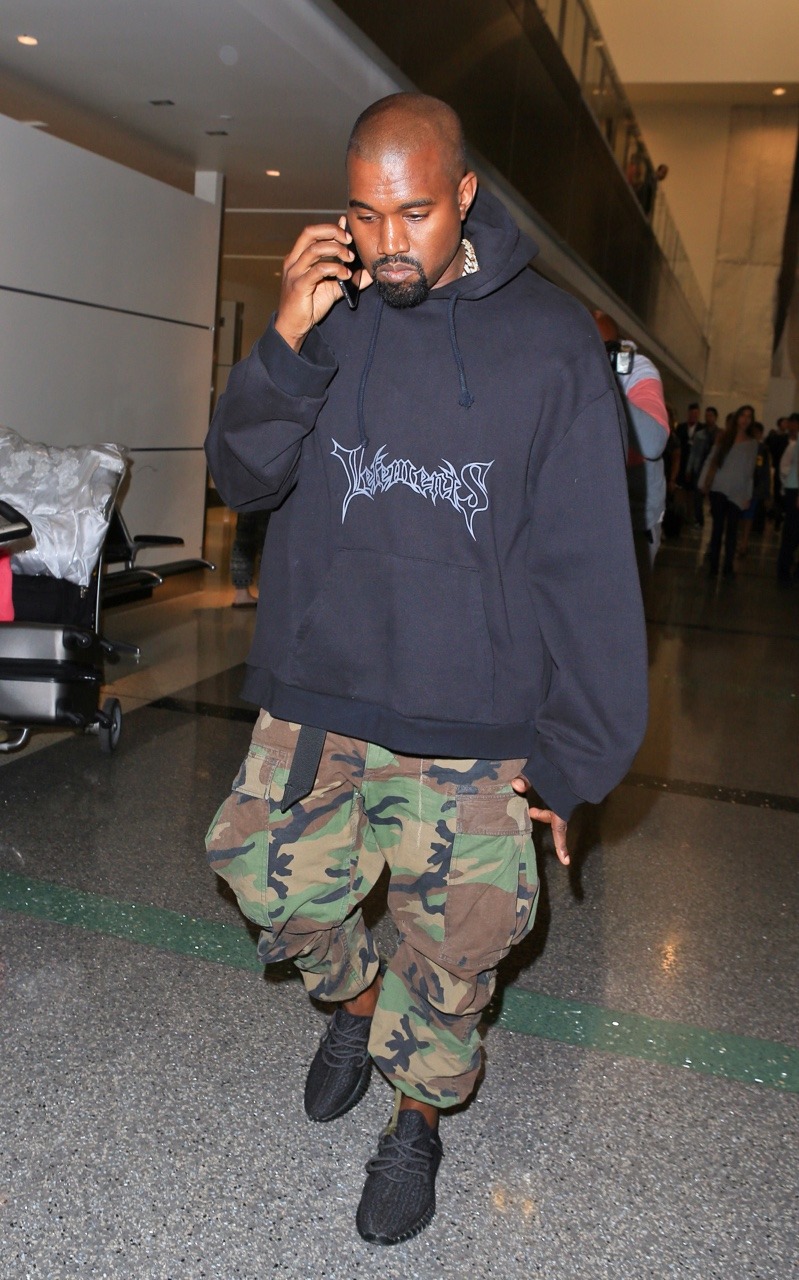 kuwkimye:  Kanye at LAX airport - July 6, 2015