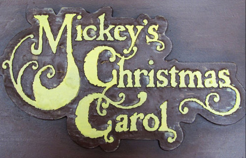 the-disney-elite:Mickey’s Christmas Carol, as told through the window dioramas of Walt Disney World’