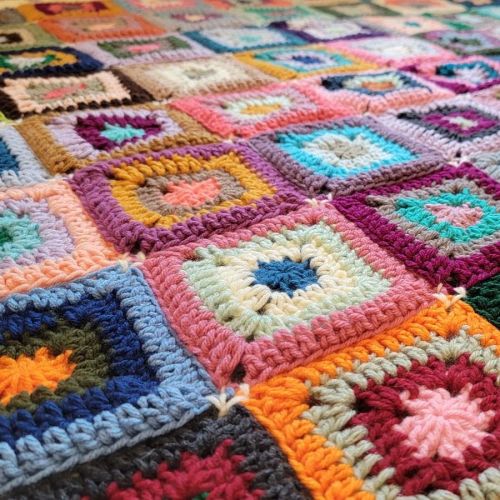 crochetmelovely:Free pattern from me: Retro Paradise Afghan! Video tutorial on my YT channel. Full p