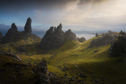 oneshotolive:  The rocks next to Kaer Morhen (Isle of Skye IRL) [OC] [1080x1619] IG:@yuriygarnaev 📷: silent_winter 
