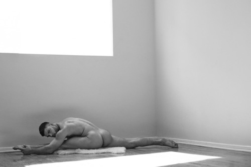 homo-graphique:  Ryan Walsh photographed by Mitch Major. 