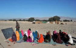unrar:  Children studying outdoors in Jalalabad,