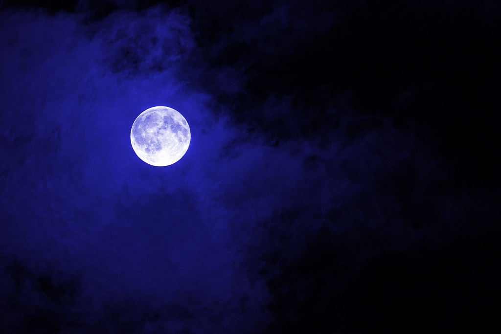 inspirehaisell:  der Mond by StellaMarisHH http://flic.kr/p/tnYXCm