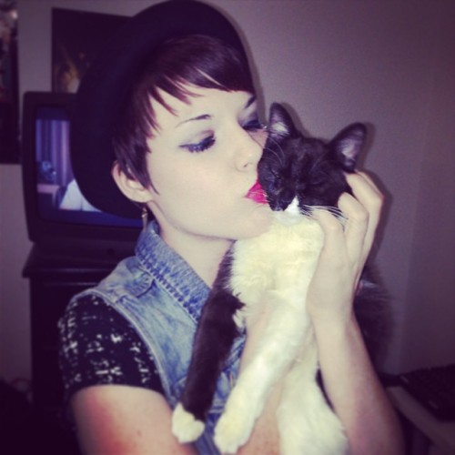 Kitty kisses. #catsofinstagram #catlove #catlady #kitten #neko #cute #kawaii #uoonyou #urbanoutfitte