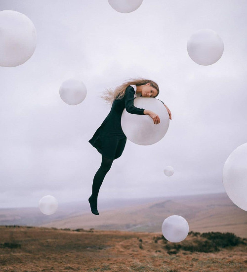 flying balls are an aesthetic and practical replacement for crutches for one-legged travelers. One-l