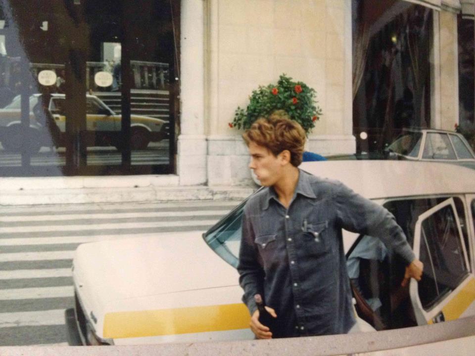 standbyphoenix:  River and a bottle of wine in Venice - i really love this photo.