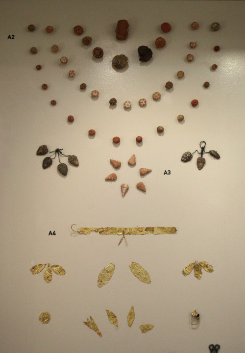 greek-museums:Archaeological Museum of Arta:Fragments of jewellery and funerary wreaths from helleni