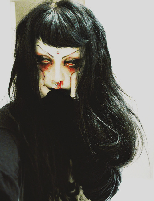 dracmakens: paperchainsaw:  I’ve been really busy being dead  beautiful and flawless! 