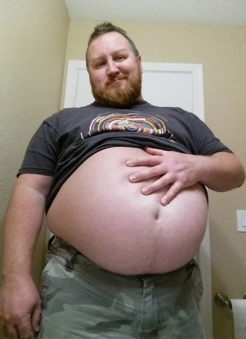 bigbellyboiz:  arghredbeard:  Why, yes I’m hungry. How did you know ?   Hungry? Let’s get him stuffed!