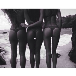 be-super-skinny:  damned—tonight:  .