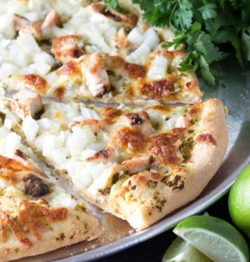  National Pizza Day AND Pizza Friday?! Treating you to not 1, but 2 delicious pizza recipes. Click t