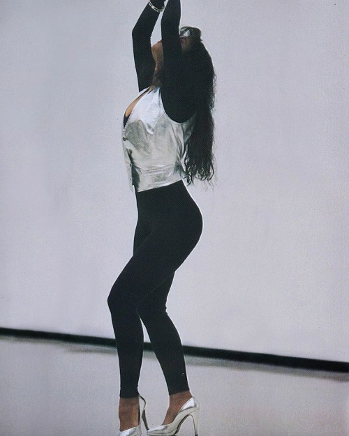 twixnmix: Selena photographed by Maurice Rinaldi for her album Amor Prohibido, 1994.