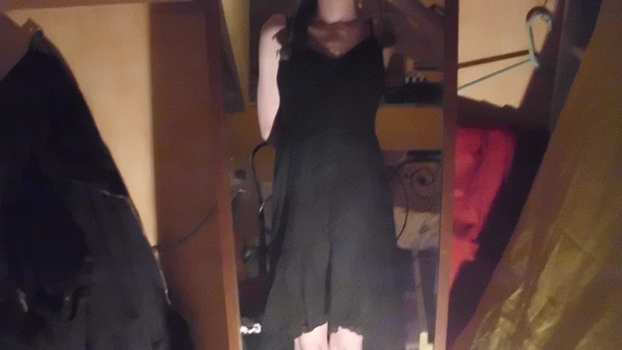 New dress! Wheeeeee~ I plan to alter all these new clothes to make them *extra*