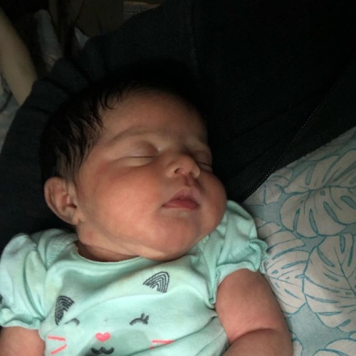 Look at this preciousness. I’m having baby fever #Astrid #niece www.instagram.com/p/Br