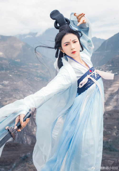 ziseviolet:yansanniang:摄影师小欣欣Traditional Chinese Hanfu - Type: Chest-high Ruqun/襦裙 and Daxiushan/大袖衫