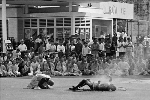  Thich Quang Duc was a Vietnamese Mahayana Buddhist monk who burned himself to death at a busy Saigon road intersection on June 11 1963. Quang Duc was protesting about the persecution of Buddhists by the South Vietnamese government led by Ngo Dinh Diem.