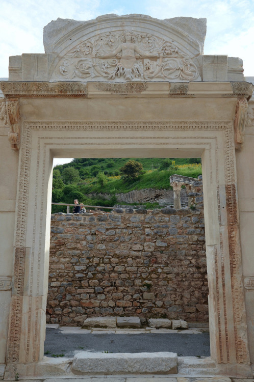 ahencyclopedia:PLACES IN THE ANCIENT WORLD: The Temple of Hadrian at Ephesus, Ionia (Turkey) TH