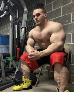 Nick Walker - I am seriously impressed how that even when he’s not in competition shape his calves are as densely veined as they are. 