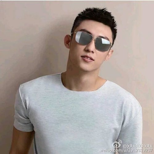 caothuhuong:  Huang JingYu Cr: on pic 