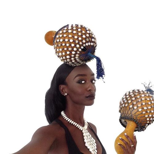 Loza Maleombho is Still Pushing Boundaries with Her ‘Alien Edits’ Selfie Series.Turning the lens on 