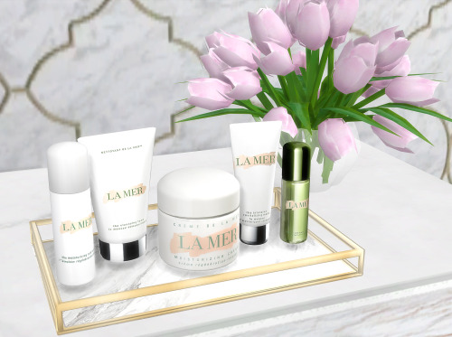 La Mer Luxury Skincare Set Set Contains:- Cleansing Foam- Intensive Revitalizing Mask- Moisturizing 
