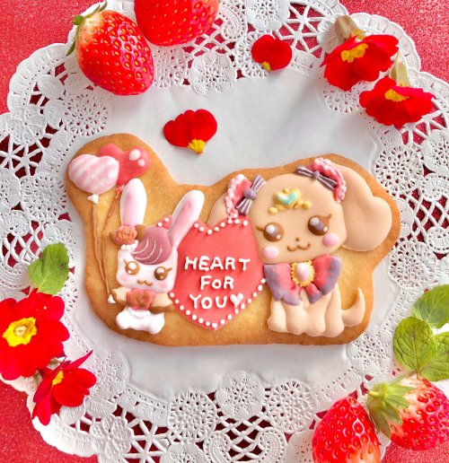 ゆうか@shengri1210ラテとラビリンからハッピーバレンタイン切ると市松模様のサンセバスチャンケーキをバレンタインデコレーションで
