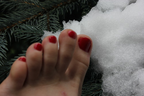 The album I submitted to reddit’s foot group this week! The theme was “winter feet”. It was cold, but some good shots came of the pain! :-) (via Winter Feet) 