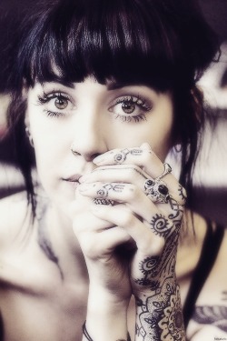 tattooed-goddesses:  Hannah Snowdon 