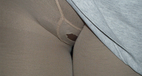http://tights-details.tumblr.com/post/98053856853