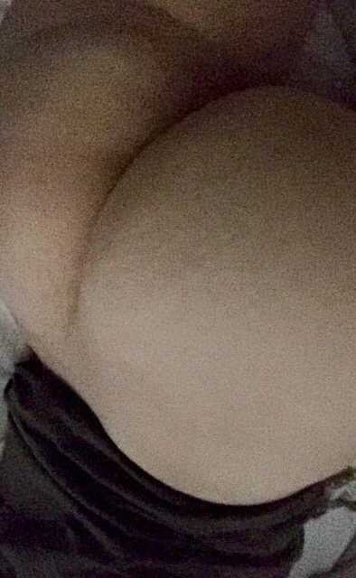 msjigglypuffs:  My sweet plump ass this morning…wanting someone to love up on it, kiss it, nibble it, grab it and smack it.