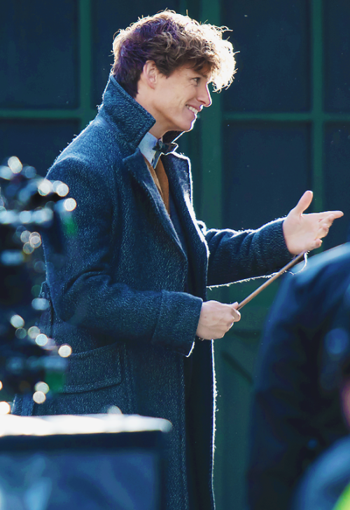 newtscamand-r: Eddie Redmayne filming ‘Fantastic Beasts: The Crimes Of Grindelwald’ on N