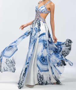 tbdressfashion:  gorgeous evening dress here