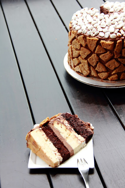 foodfuckery:  S’mores Cheesecake Cake Recipe 