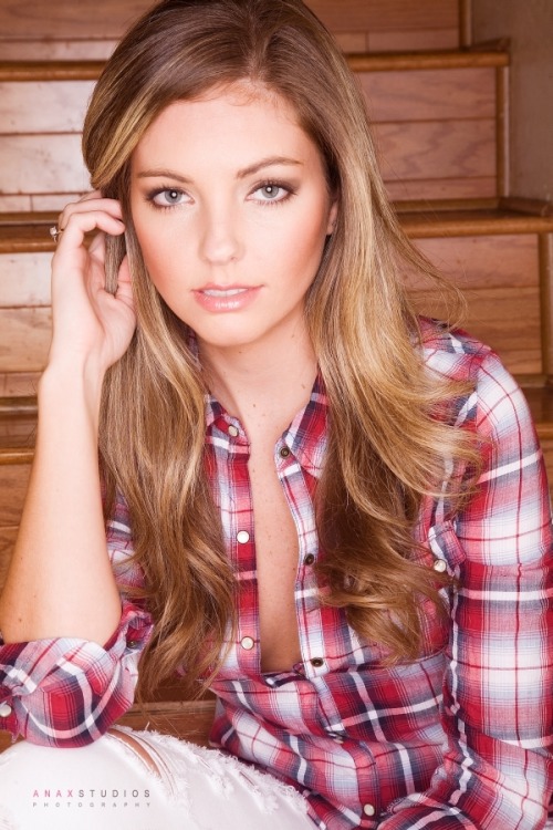 findhername:  Shawn Dillon http://www.findhername.com/ https://twitter.com/FindHerName  