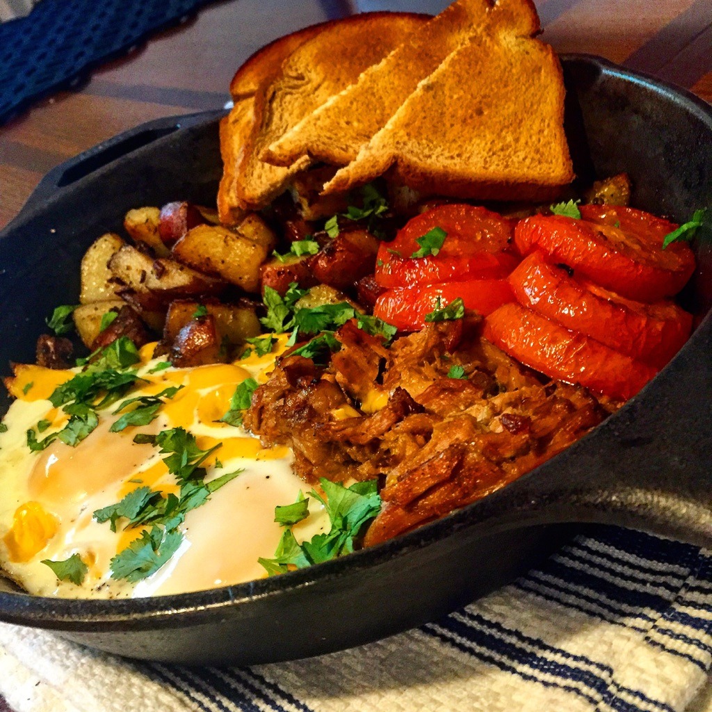 food-porn-diary:  Breakfast skillet with pulled pork [OC][2448x2448]