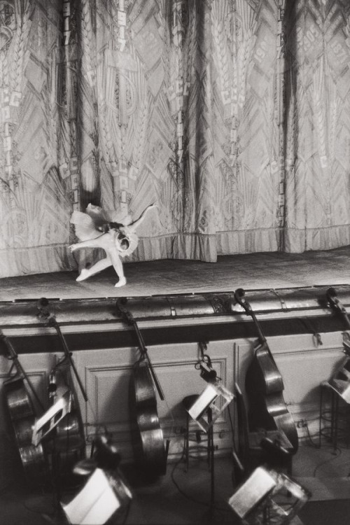 agelessphotography:Ballerina Bowing, Moscow, Henri Cartier-Bresson, 1954