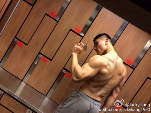 melaninmuscle: Jacky Liang and the selfie