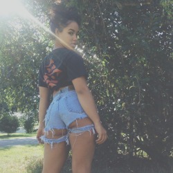 therealleaah:  larosedechanel:  cirocvangogh:  babbygirlxx:  http://babbygirlxx.tumblr.com/  Baby mama baby mama  Xoxo  XIV 