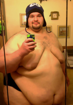 supergrissom:  superchubby:  Huge belly,