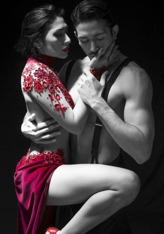 borboletinha-love:  lemecestmoi:  Tango fever…  I love Tango