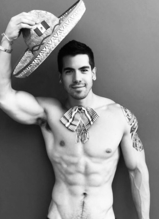 thebeautifulmaleform: Viva!