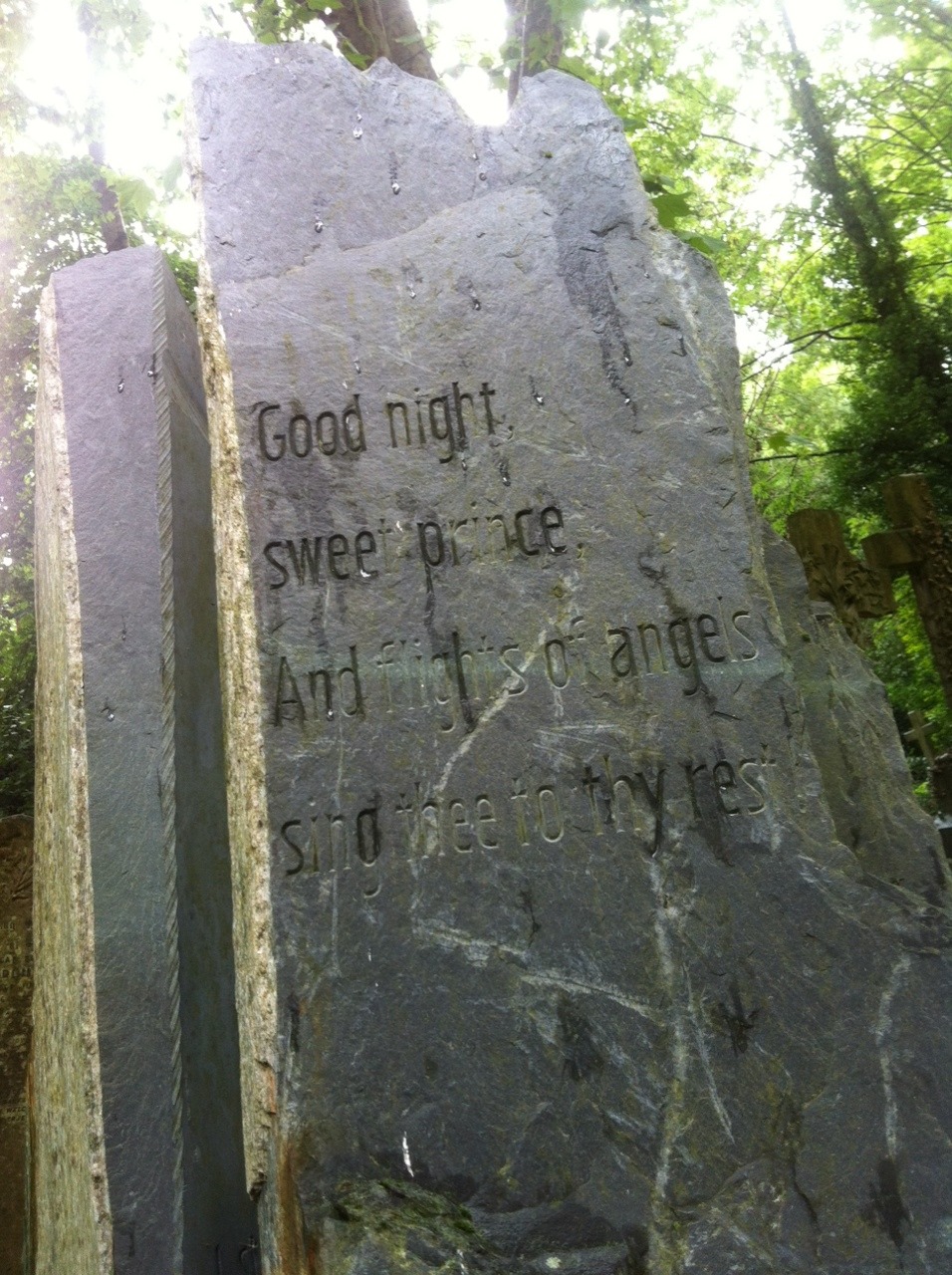 anti-biotico:  Yesterday I went to Highgate Cemetery in London and I saw this grave