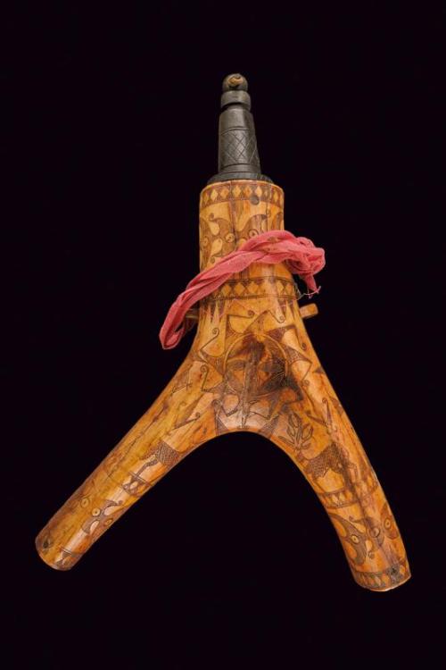 Stag horn gunpowder flask, Eastern Europe, 18th century.from Czerny’s International Auction House