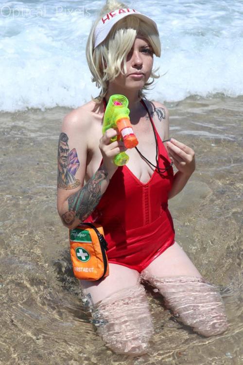 Hey ya’ll so yesterday I cosplayed Lifegaurd Mercy for a beach meet, here are the photos thanks to O